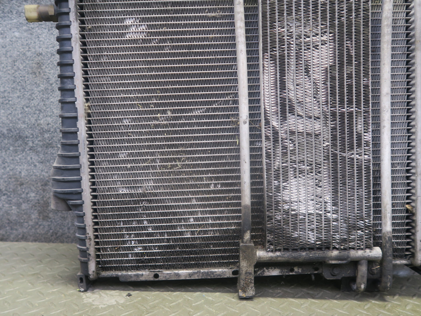 96-99 BMW E36 318iC M44 A/T Engine Radiator Condenser Oil Cooler Fan Shroud Assy