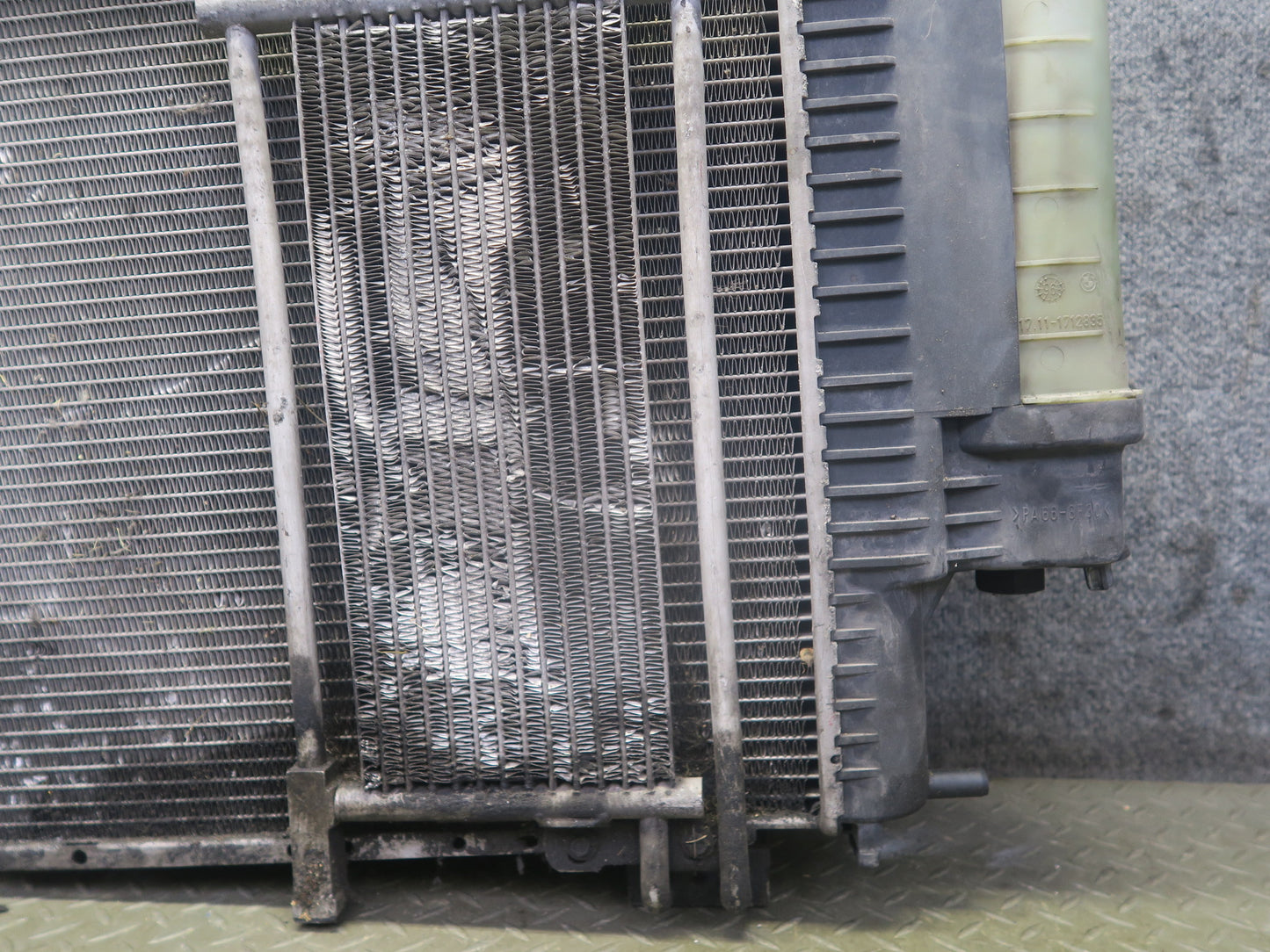 96-99 BMW E36 318iC M44 A/T Engine Radiator Condenser Oil Cooler Fan Shroud Assy
