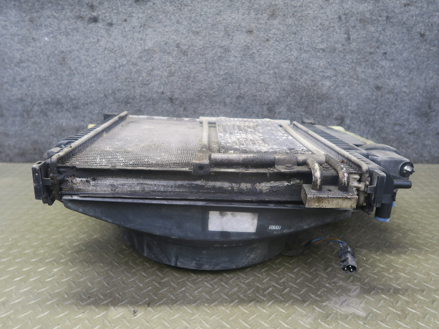 96-99 BMW E36 318iC M44 A/T Engine Radiator Condenser Oil Cooler Fan Shroud Assy