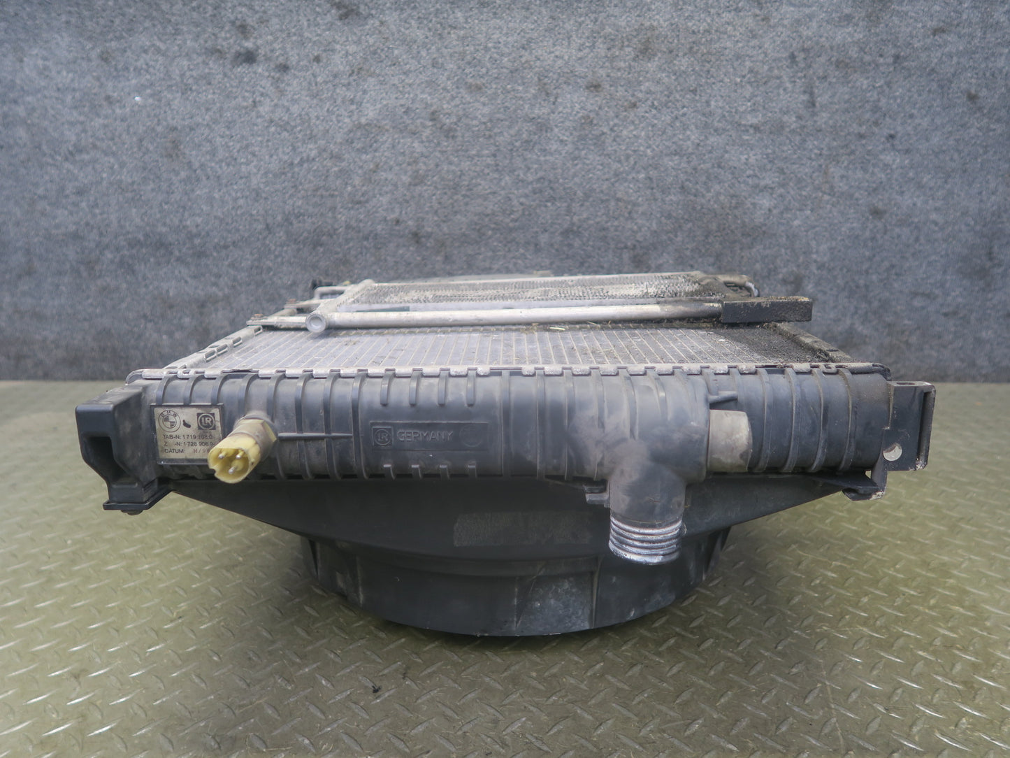 96-99 BMW E36 318iC M44 A/T Engine Radiator Condenser Oil Cooler Fan Shroud Assy