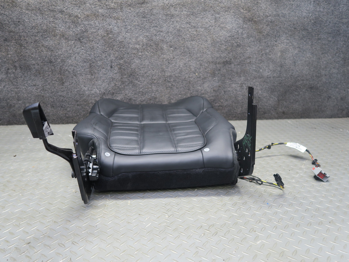 2014-2017 Range Rover Sport L494 Rear Right Seat Upper Backrest Leather Cushion