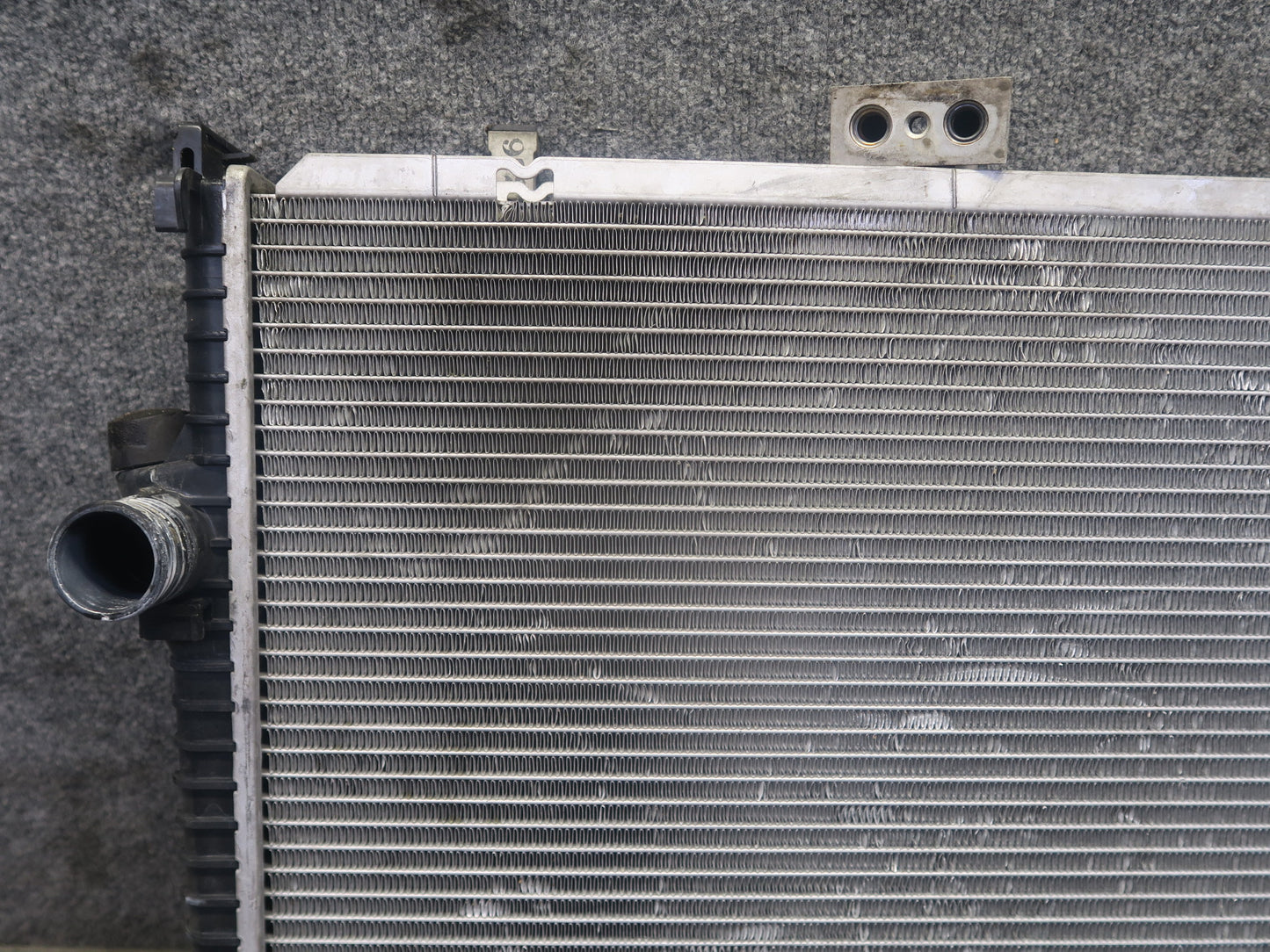 97-98 BMW E36 Z3 2.8L Engine Cooling Radiator w A/T Transmission Oil Cooler OEM