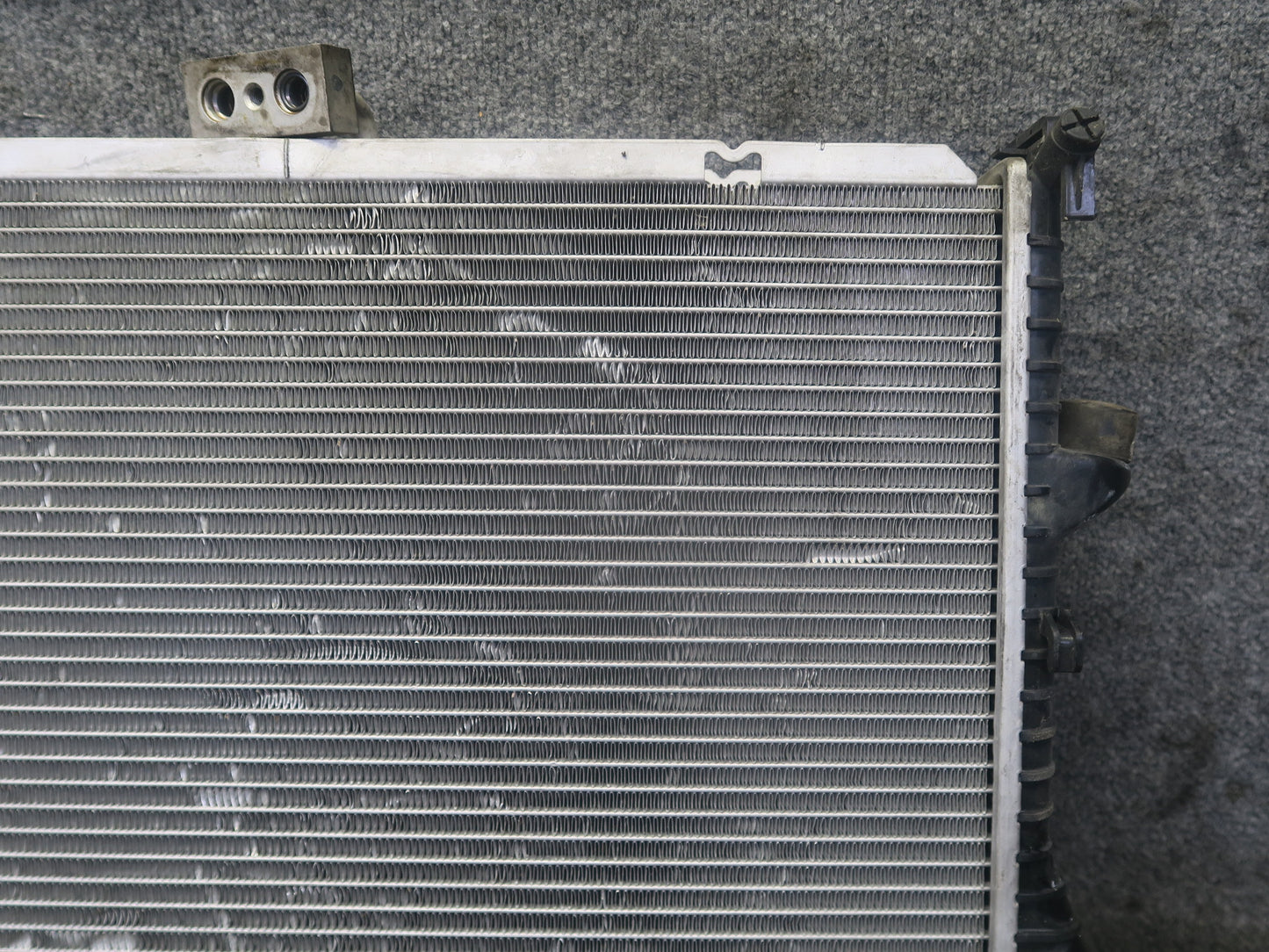 97-98 BMW E36 Z3 2.8L Engine Cooling Radiator w A/T Transmission Oil Cooler OEM