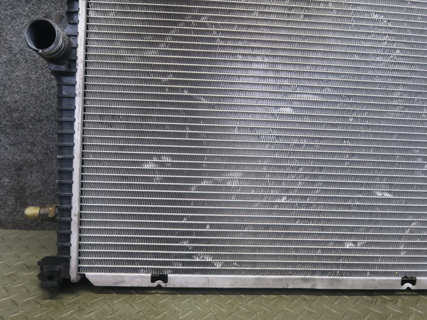 97-98 BMW E36 Z3 2.8L Engine Cooling Radiator w A/T Transmission Oil Cooler OEM