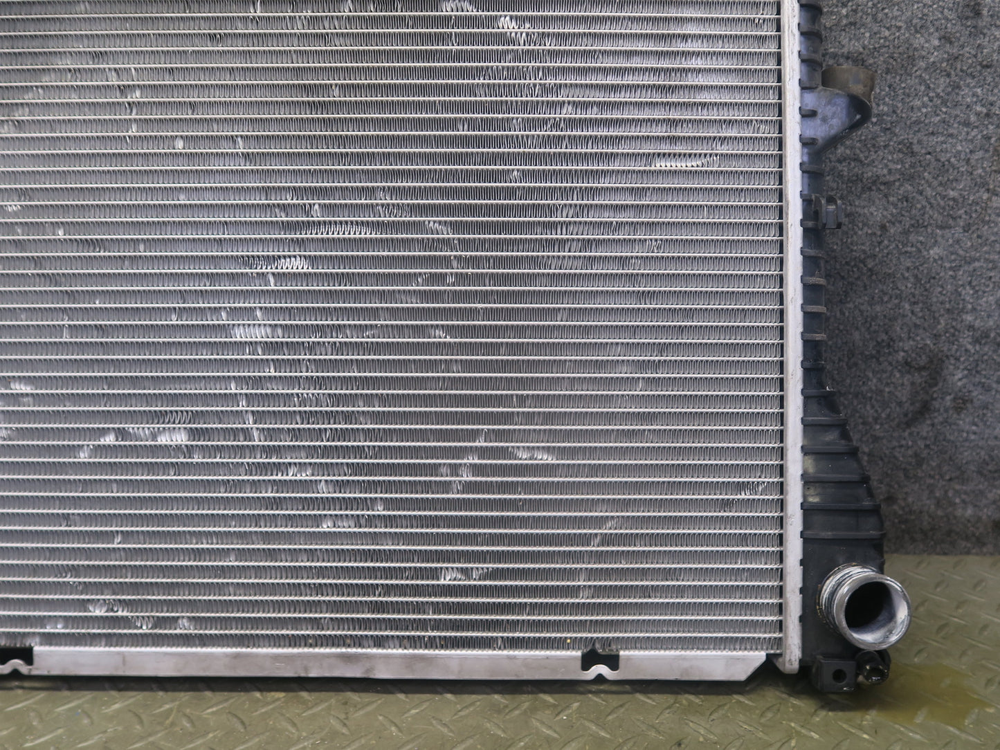 97-98 BMW E36 Z3 2.8L Engine Cooling Radiator w A/T Transmission Oil Cooler OEM