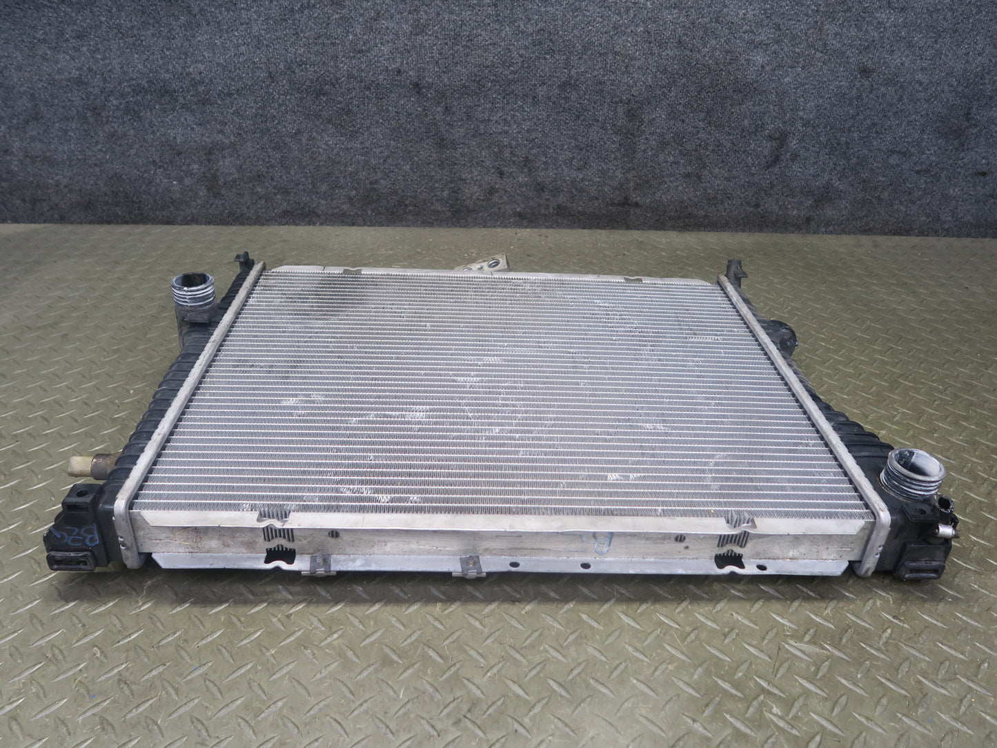 97-98 BMW E36 Z3 2.8L Engine Cooling Radiator w A/T Transmission Oil Cooler OEM