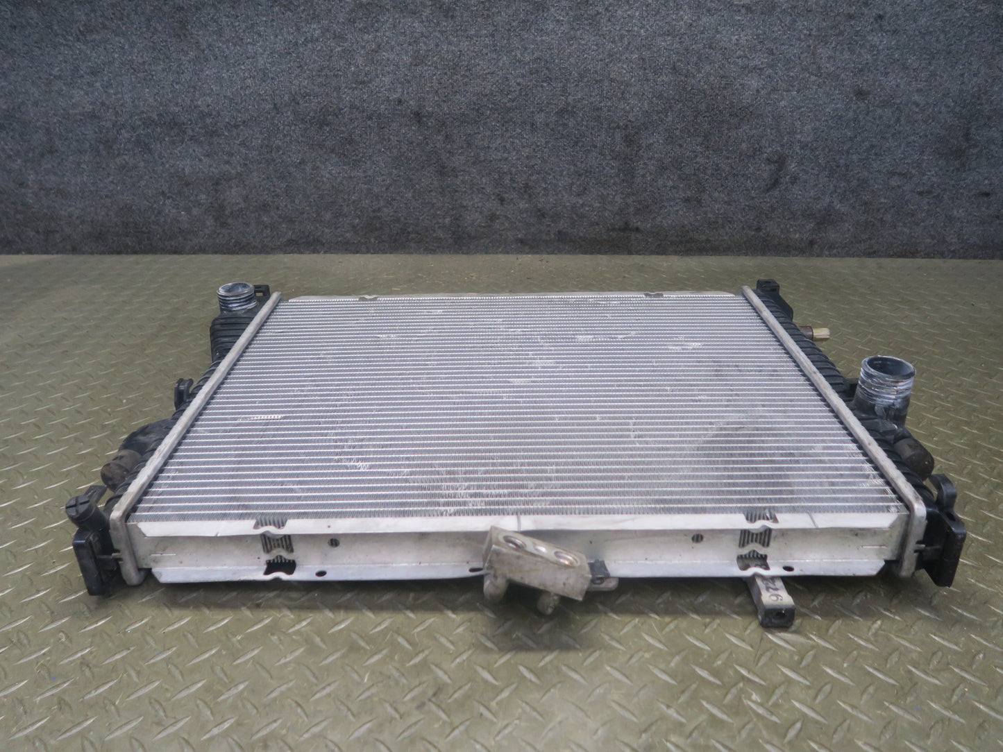97-98 BMW E36 Z3 2.8L Engine Cooling Radiator w A/T Transmission Oil Cooler OEM