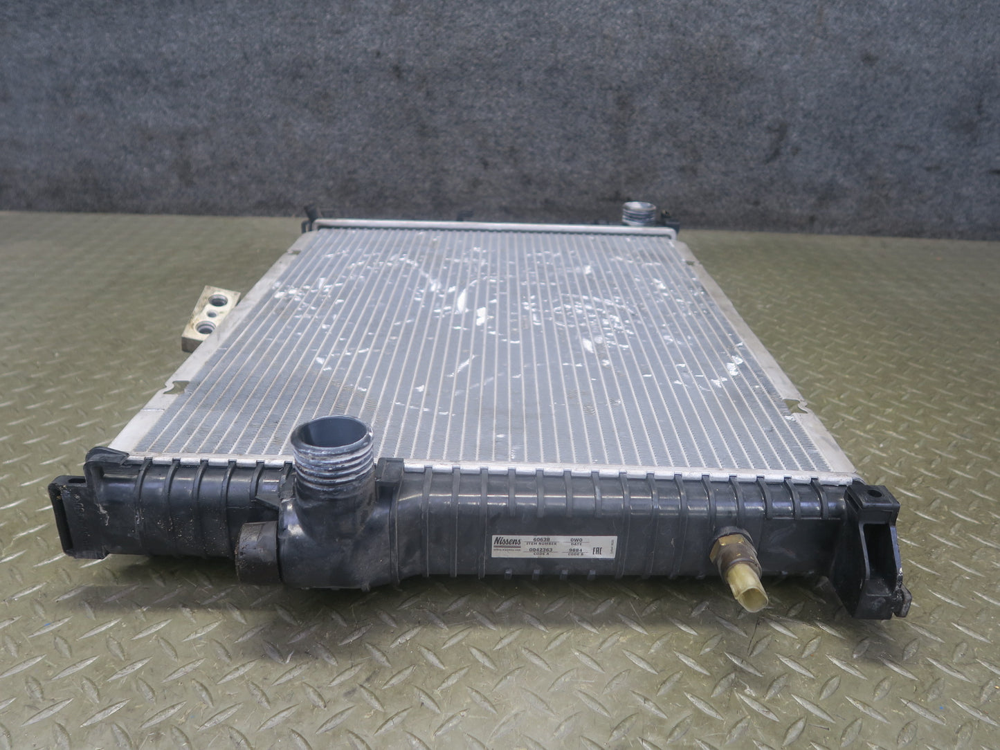 97-98 BMW E36 Z3 2.8L Engine Cooling Radiator w A/T Transmission Oil Cooler OEM
