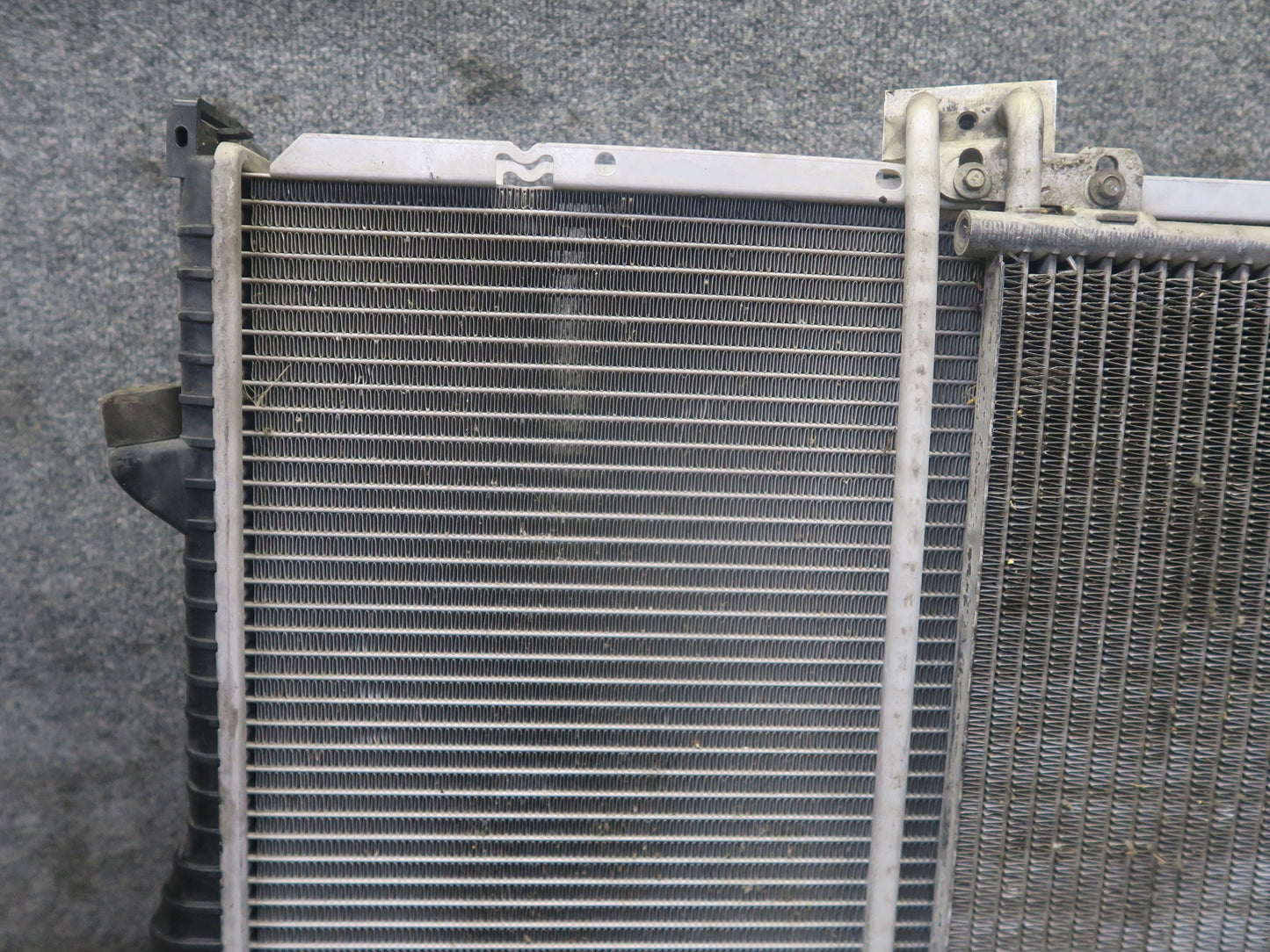 97-98 BMW E36 Z3 2.8L Engine Cooling Radiator w A/T Transmission Oil Cooler OEM