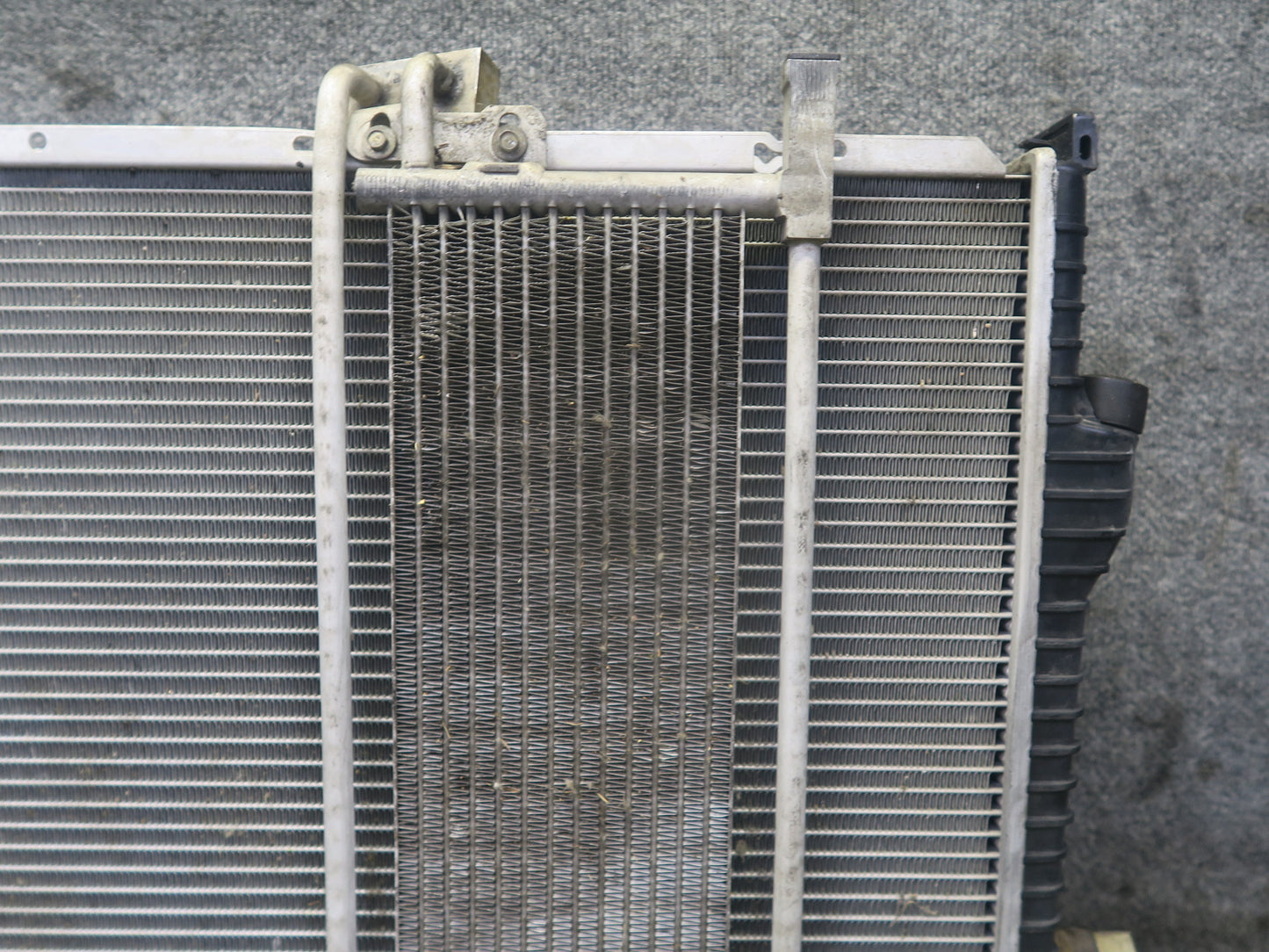 97-98 BMW E36 Z3 2.8L Engine Cooling Radiator w A/T Transmission Oil Cooler OEM