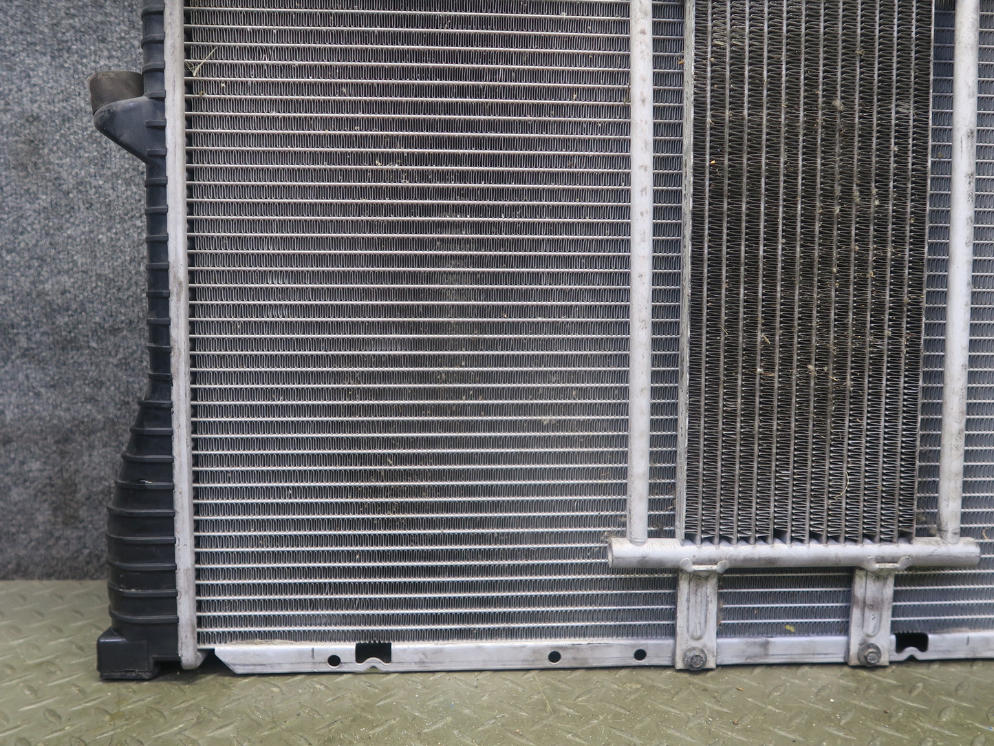 97-98 BMW E36 Z3 2.8L Engine Cooling Radiator w A/T Transmission Oil Cooler OEM