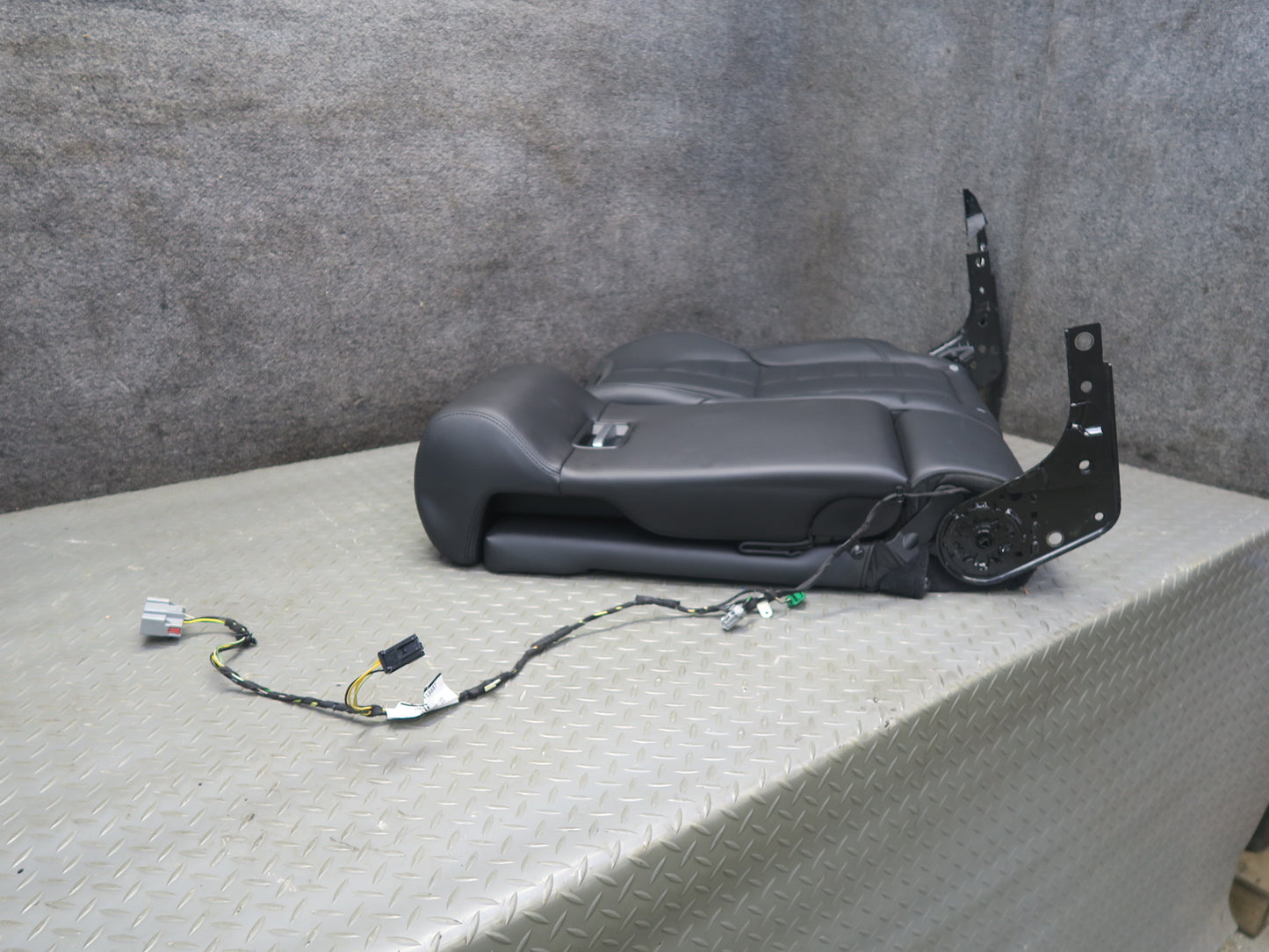 2014-2017 Range Rover Sport L494 Rear Left Seat Upper Backrest Leather Cushion