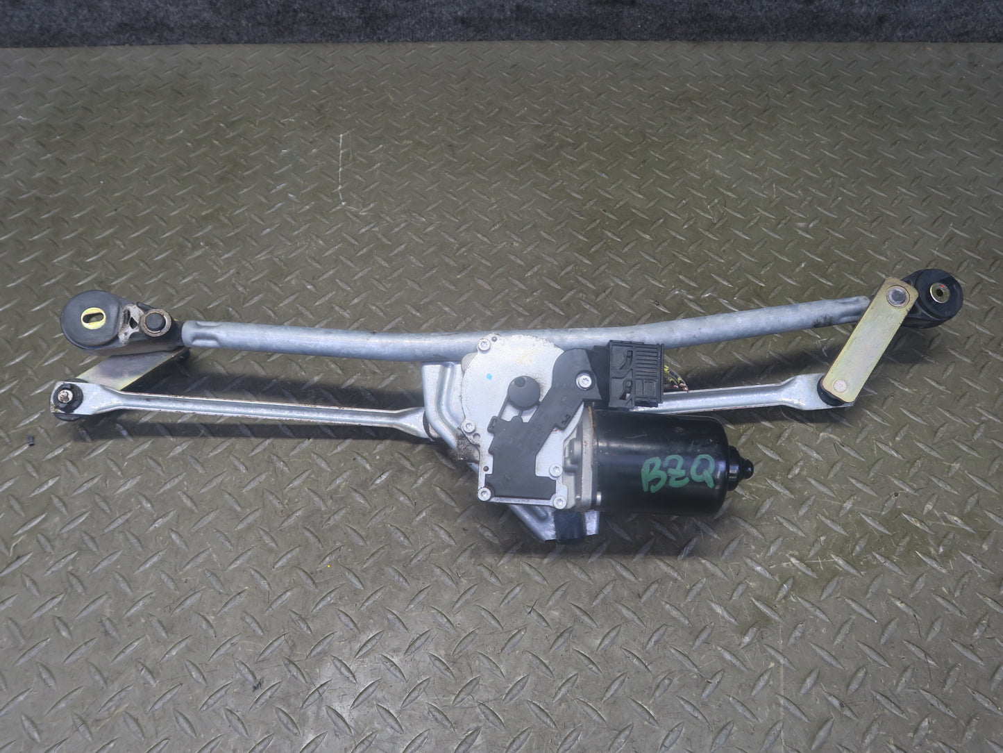 96-02 BMW E36/7 Z3 Windshield Wiper Transmission Linkage w Motor OEM
