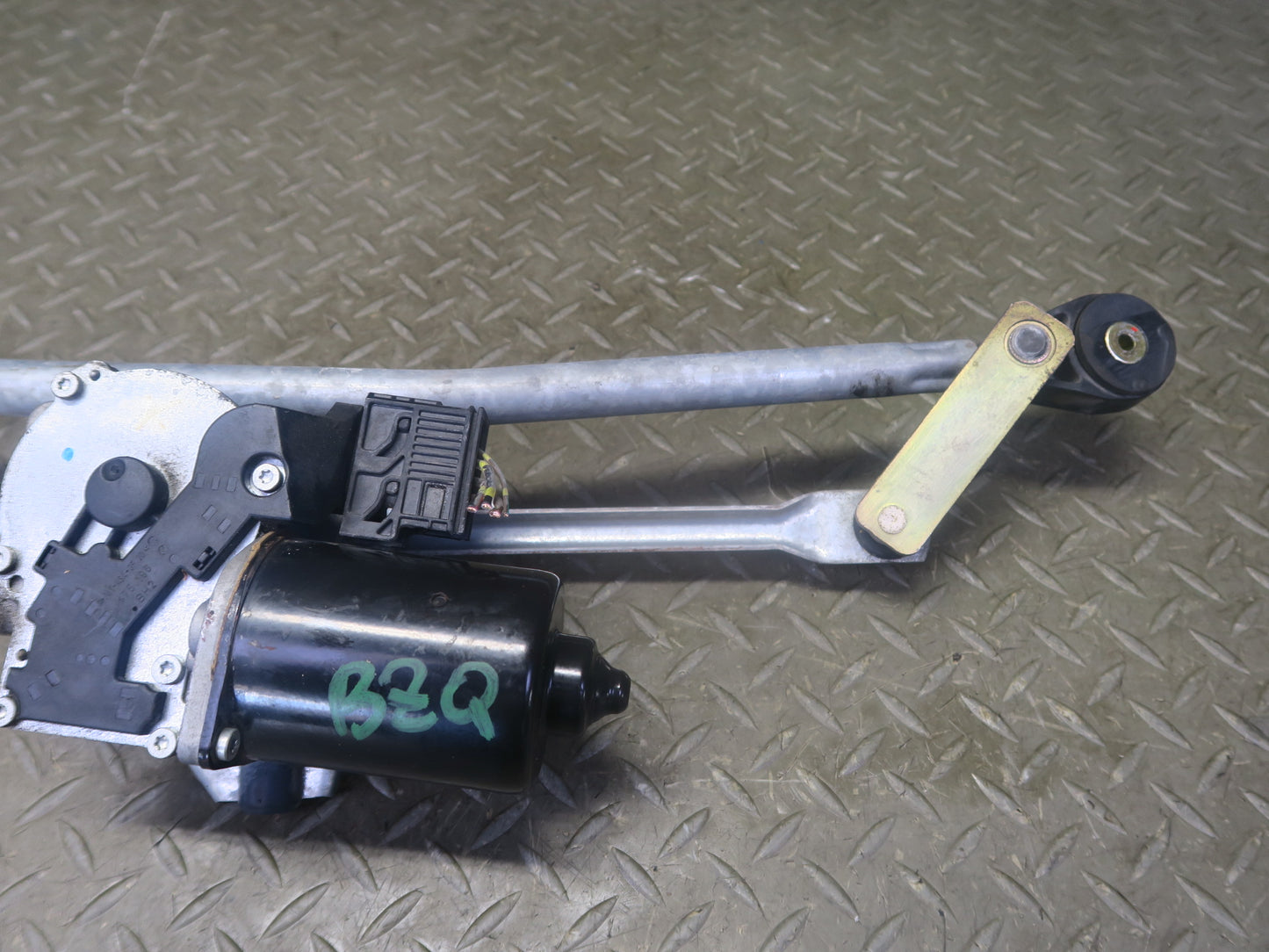 96-02 BMW E36/7 Z3 Windshield Wiper Transmission Linkage w Motor OEM