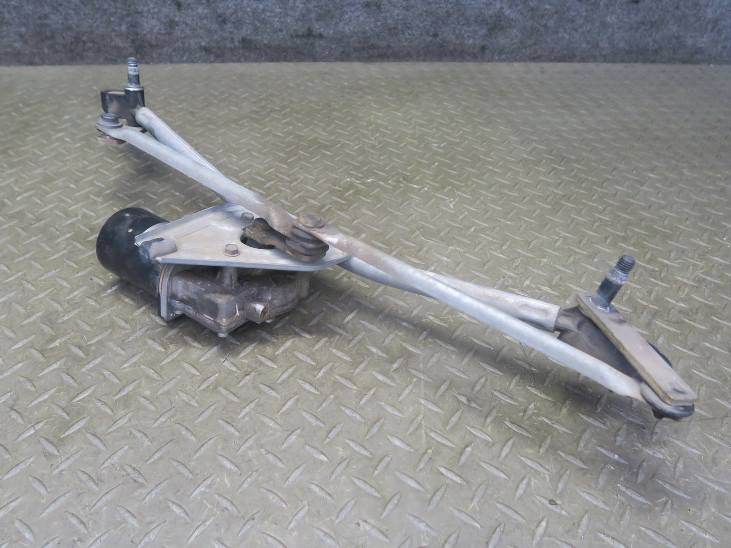 96-02 BMW E36/7 Z3 Windshield Wiper Transmission Linkage w Motor OEM