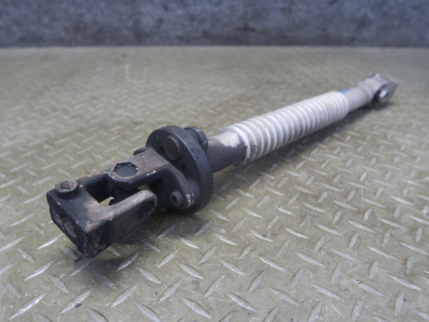 96-02 BMW E36/7 Z3 Steering Column Lower U Joint Linkage Shaft OEM