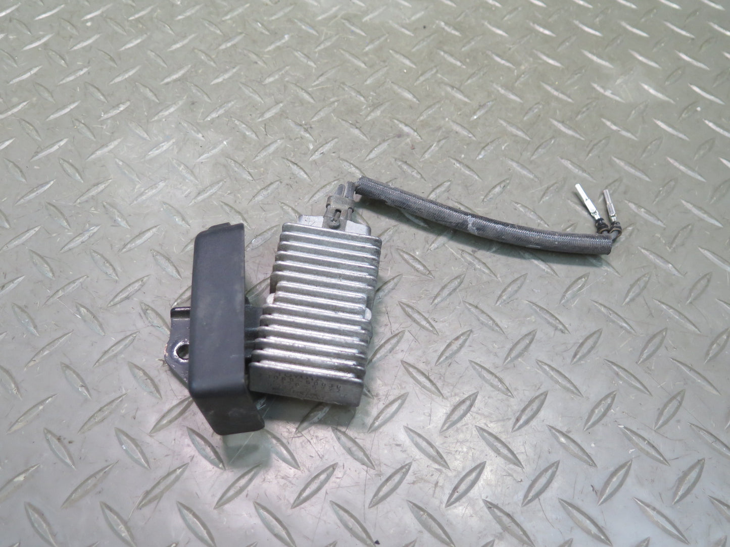 95-00 Lexus UCF20L LS400 Fuel Pump Resistor Module 23080-50030 OEM