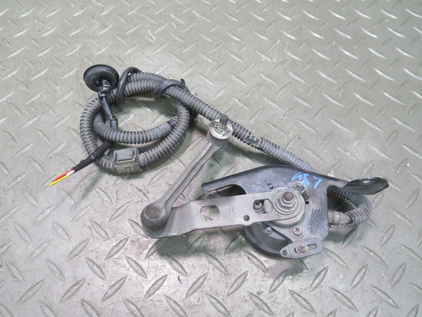 98-00 Lexus UCF20L LS400 Rear Right Suspension Height Sensor Module OEM