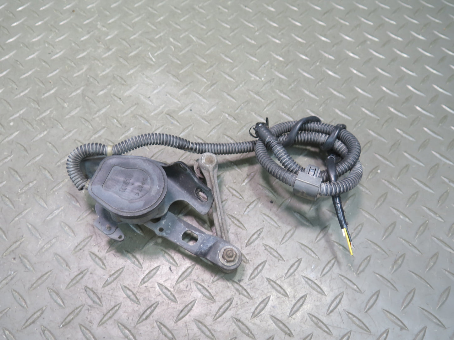 98-00 Lexus UCF20L LS400 Rear Right Suspension Height Sensor Module OEM