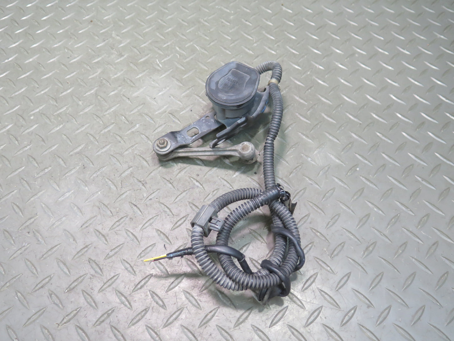 98-00 Lexus UCF20L LS400 Rear Right Suspension Height Sensor Module OEM
