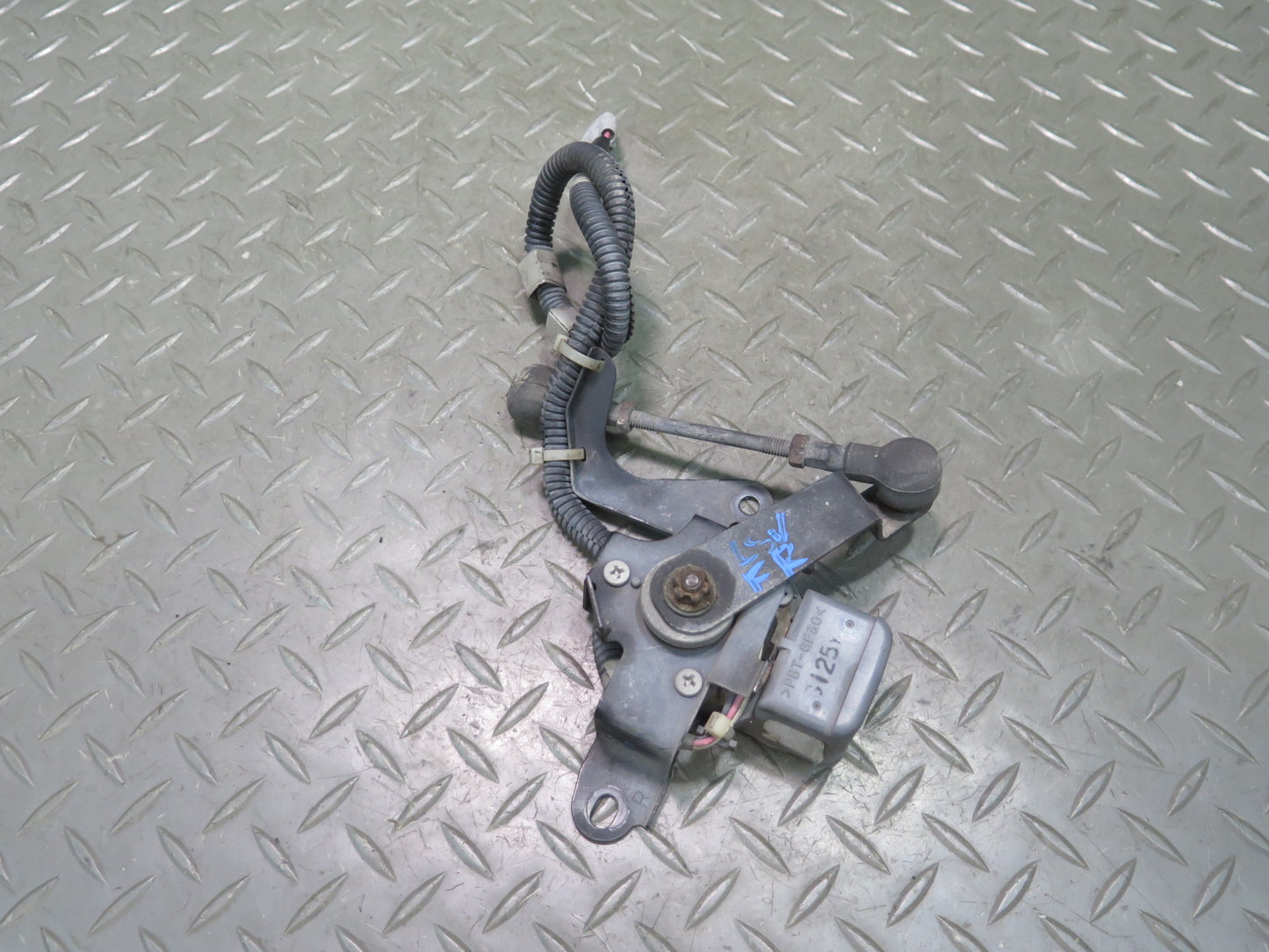 98-00 Lexus UCF20L LS400 Front Right Suspension Height Sensor Module OEM