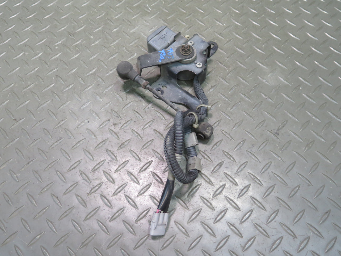 98-00 Lexus UCF20L LS400 Front Right Suspension Height Sensor Module OEM
