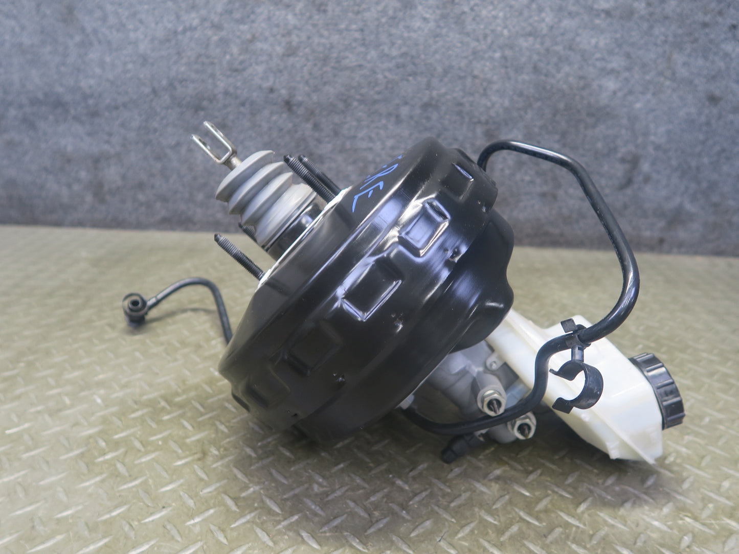2012-2015 Range Rover Evoque L538 Brake Master Cylinder Booster Fluid Reservoir