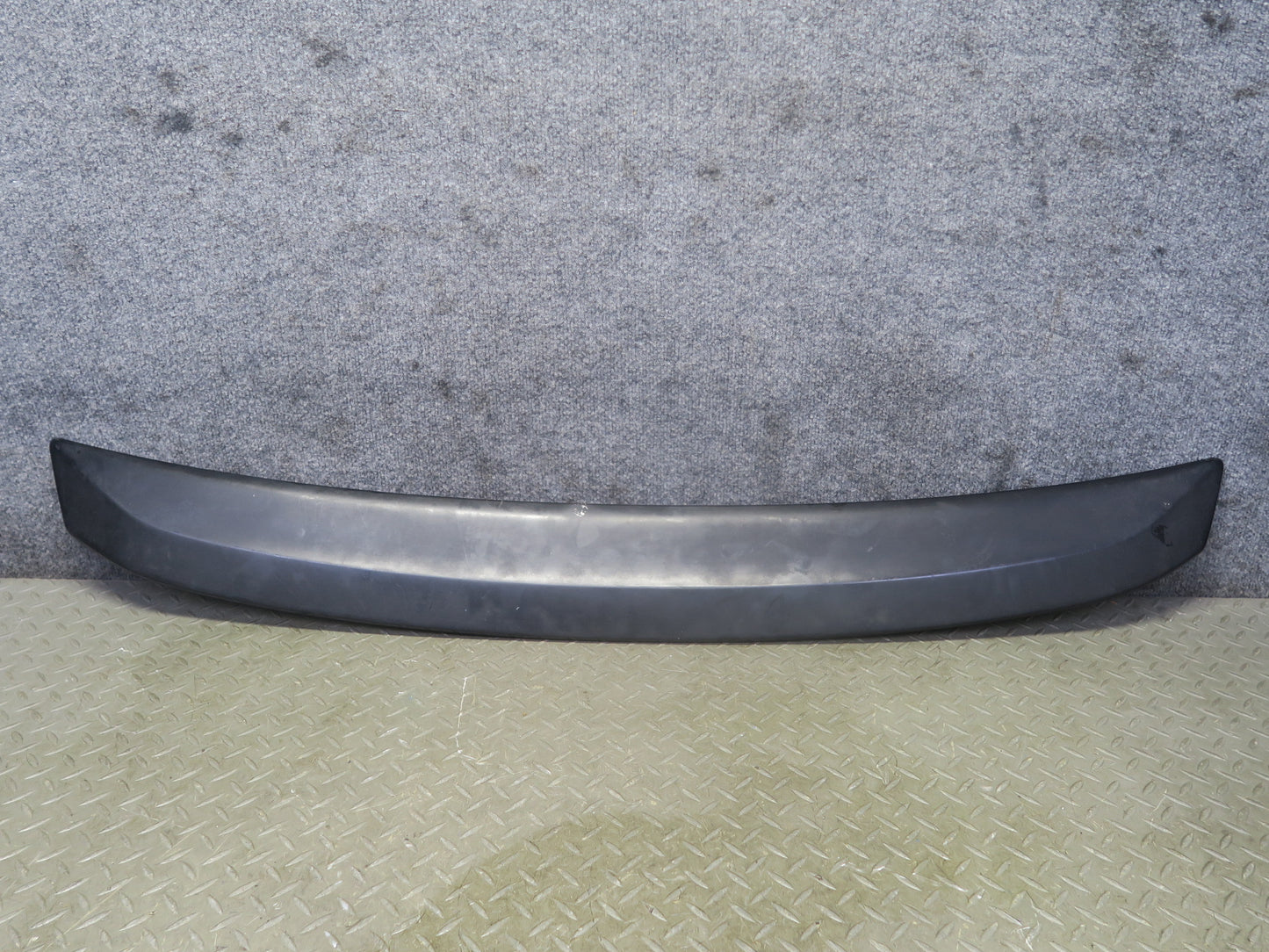 01-05 Lexus JCE10L IS300 Sedan Rear Trunk Lid Spoiler Molding w Brake Light OEM