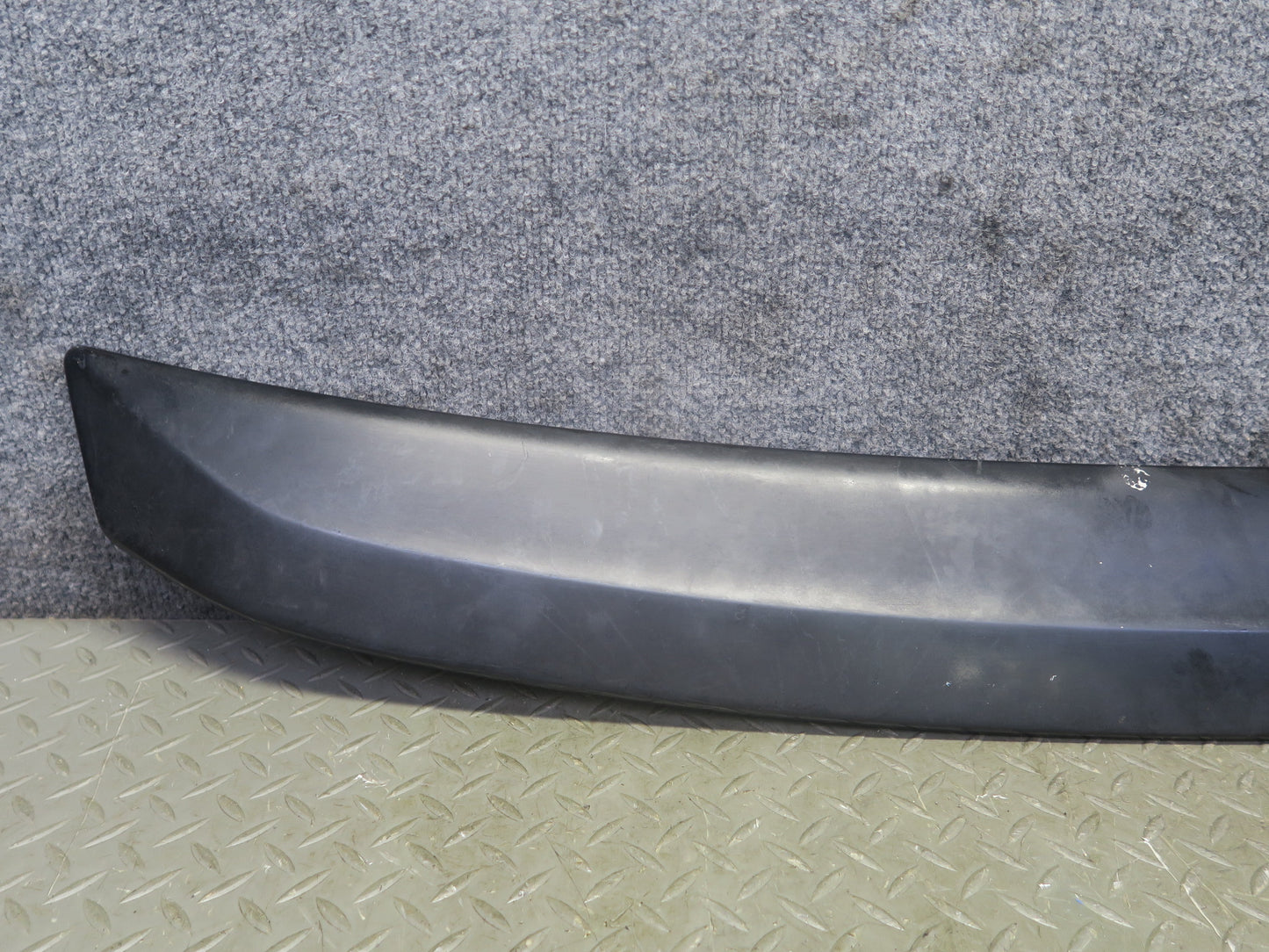 01-05 Lexus JCE10L IS300 Sedan Rear Trunk Lid Spoiler Molding w Brake Light OEM