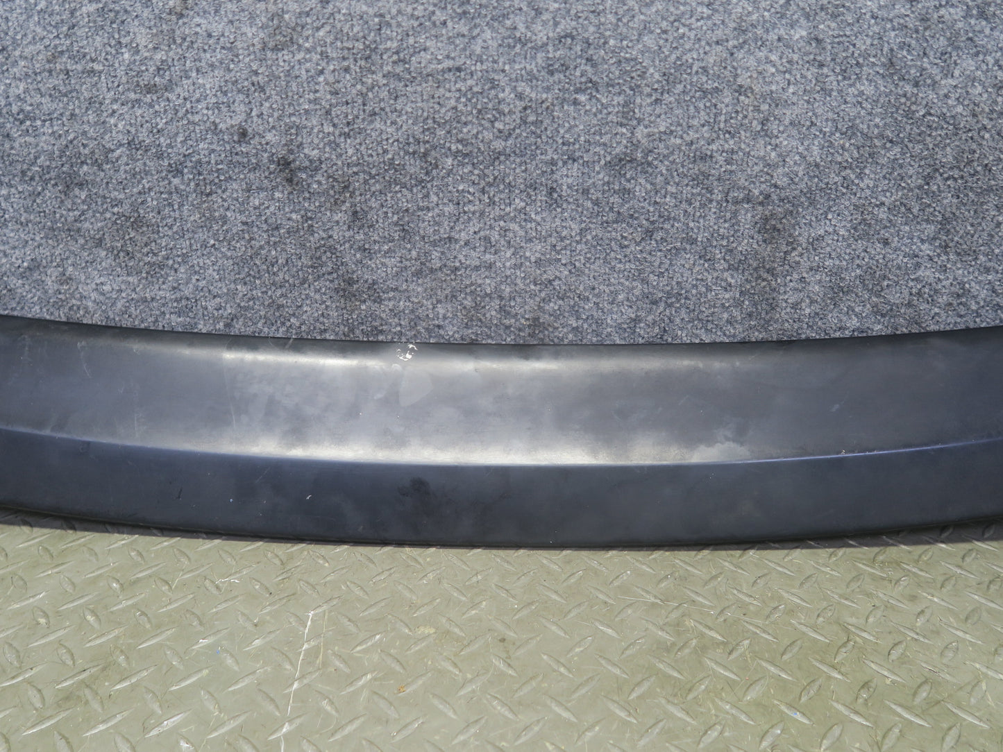 01-05 Lexus JCE10L IS300 Sedan Rear Trunk Lid Spoiler Molding w Brake Light OEM