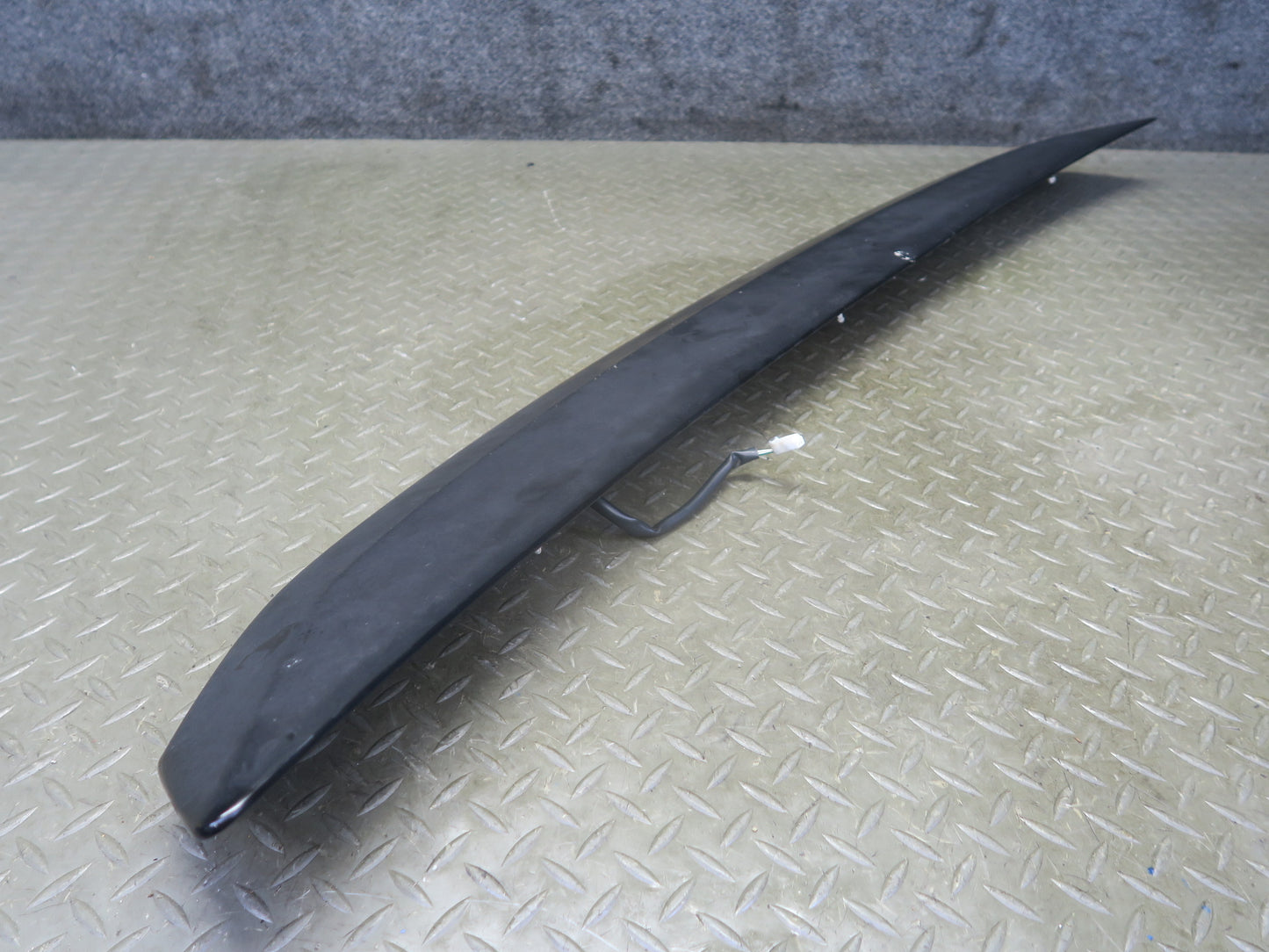 01-05 Lexus JCE10L IS300 Sedan Rear Trunk Lid Spoiler Molding w Brake Light OEM