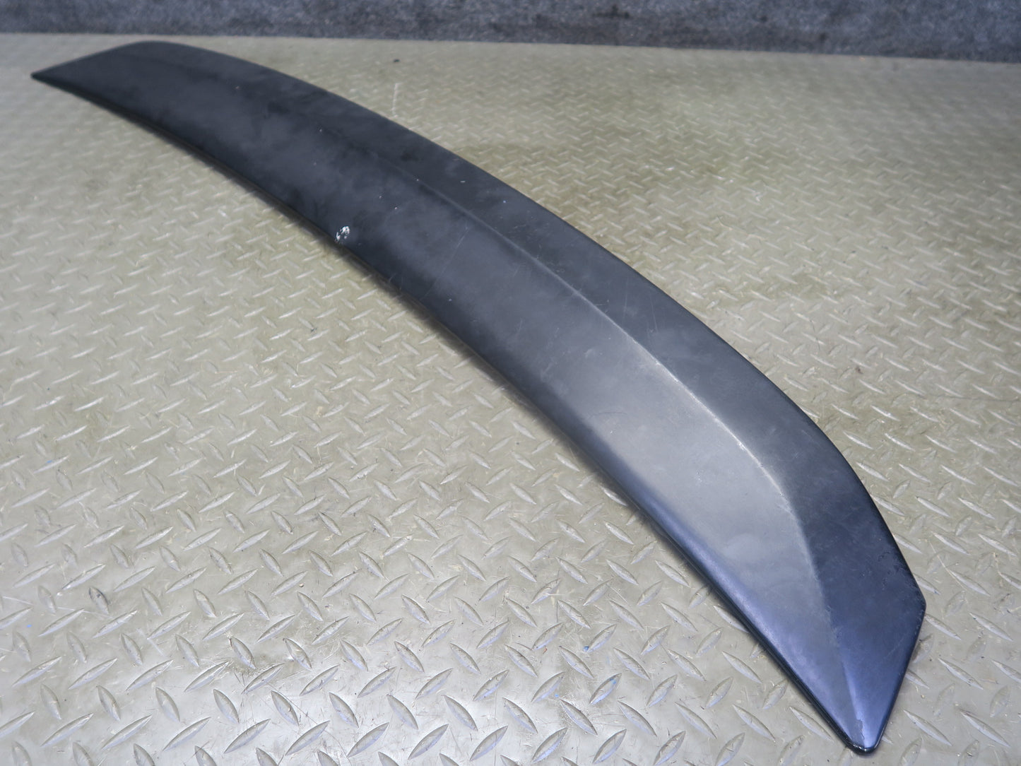 01-05 Lexus JCE10L IS300 Sedan Rear Trunk Lid Spoiler Molding w Brake Light OEM