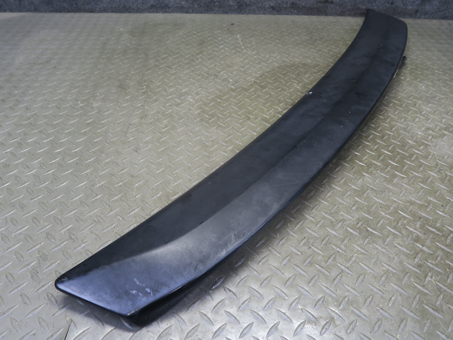 01-05 Lexus JCE10L IS300 Sedan Rear Trunk Lid Spoiler Molding w Brake Light OEM