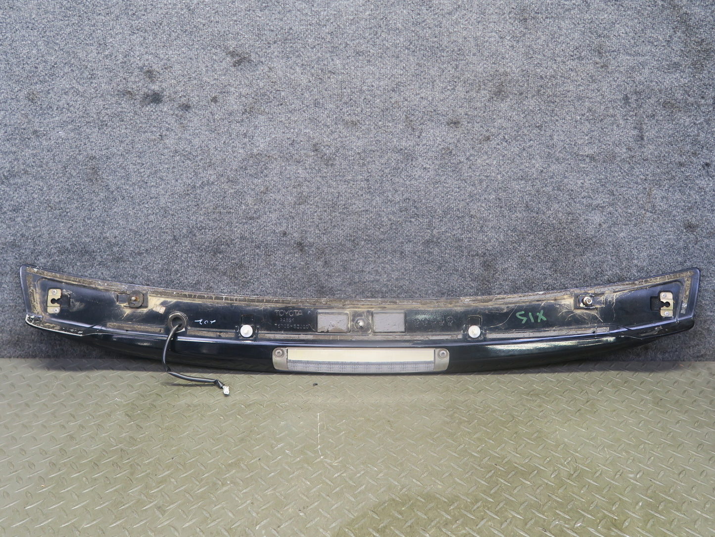 01-05 Lexus JCE10L IS300 Sedan Rear Trunk Lid Spoiler Molding w Brake Light OEM