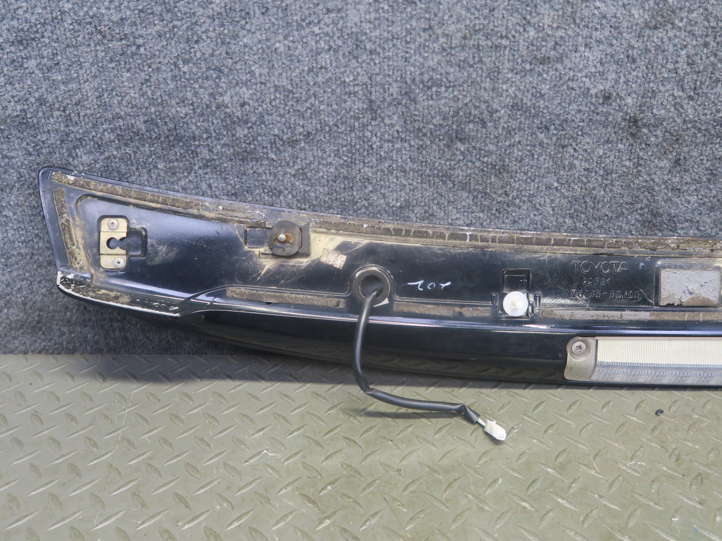 01-05 Lexus JCE10L IS300 Sedan Rear Trunk Lid Spoiler Molding w Brake Light OEM