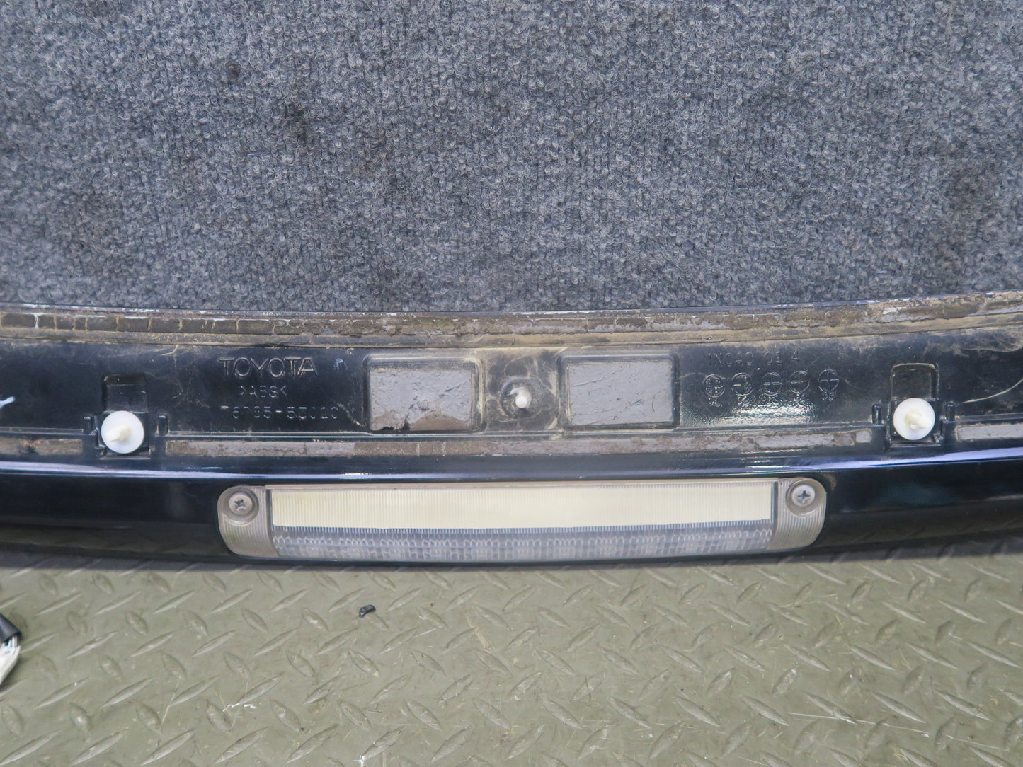 01-05 Lexus JCE10L IS300 Sedan Rear Trunk Lid Spoiler Molding w Brake Light OEM