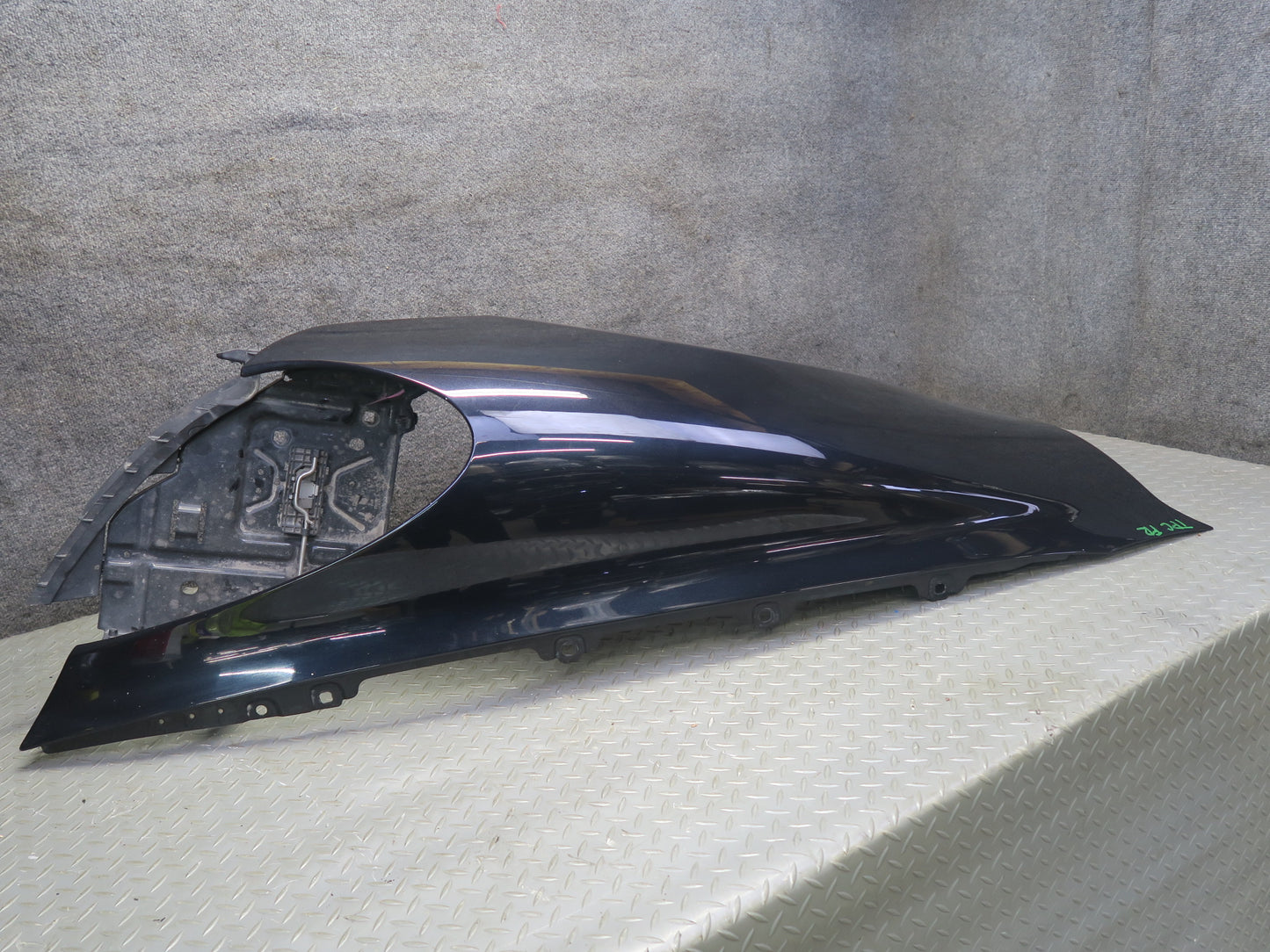 2011-2014 Porsche Cayenne 958 Front Right Pass Side Fender Panel Cover Black
