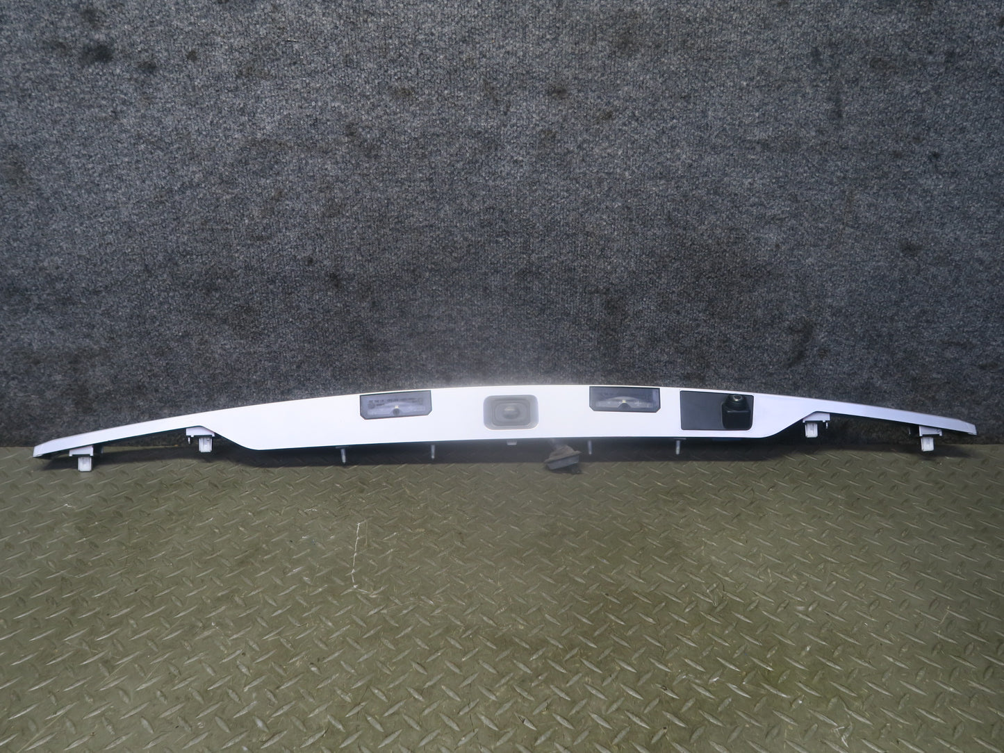 12-15 Range Rover Evoque L538 Rear Trunk Lid Light Finisher Trim Panel w Camera