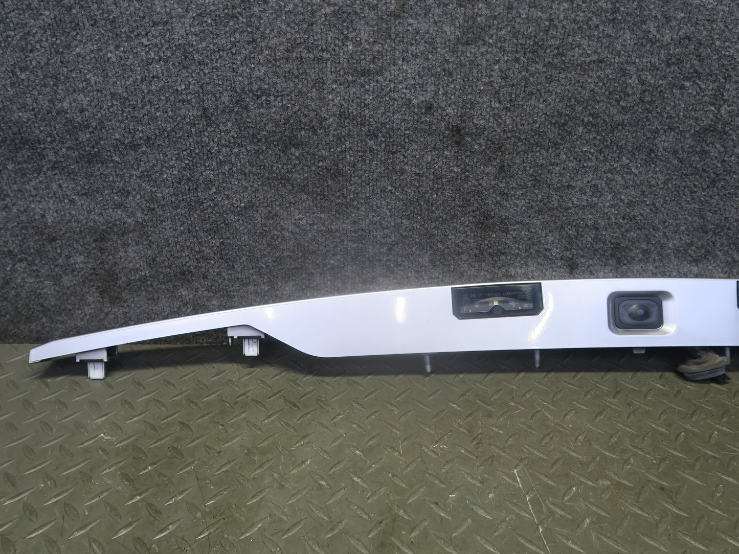 12-15 Range Rover Evoque L538 Rear Trunk Lid Light Finisher Trim Panel w Camera