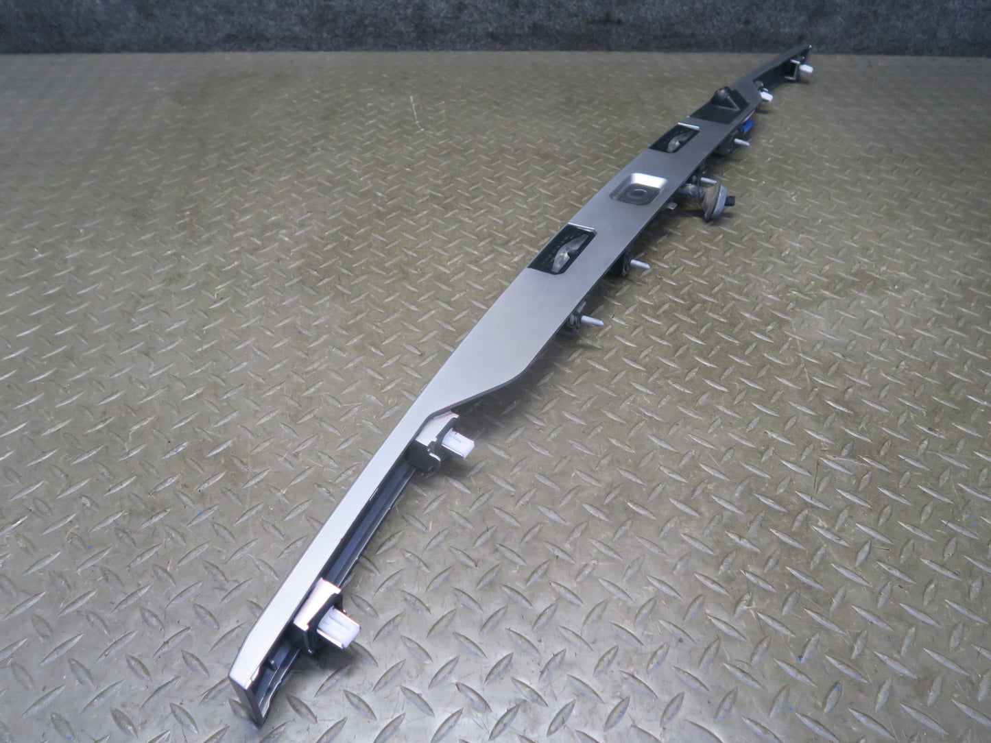 12-15 Range Rover Evoque L538 Rear Trunk Lid Light Finisher Trim Panel w Camera