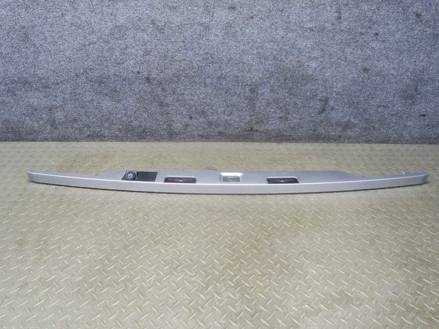 12-15 Range Rover Evoque L538 Rear Trunk Lid Light Finisher Trim Panel w Camera