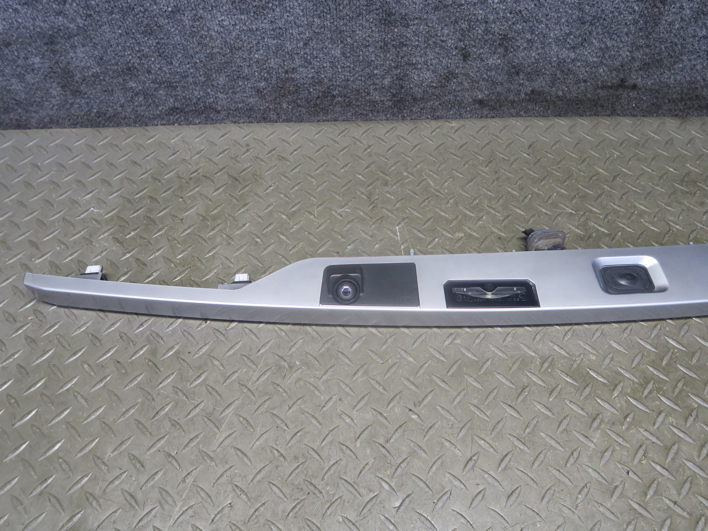 12-15 Range Rover Evoque L538 Rear Trunk Lid Light Finisher Trim Panel w Camera