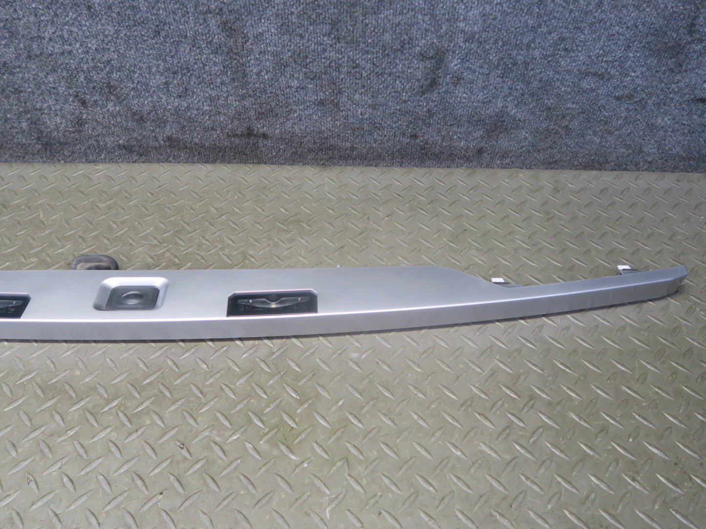 12-15 Range Rover Evoque L538 Rear Trunk Lid Light Finisher Trim Panel w Camera