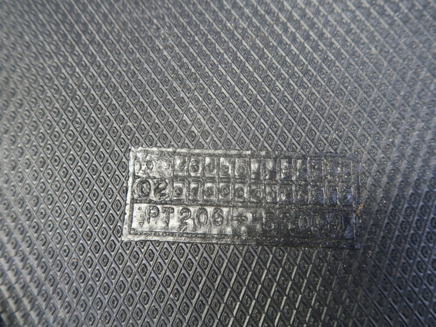 01-05 Lexus JCE10L IS300 Sedan Rear Trunk Floor MAT Carpet Cover OEM