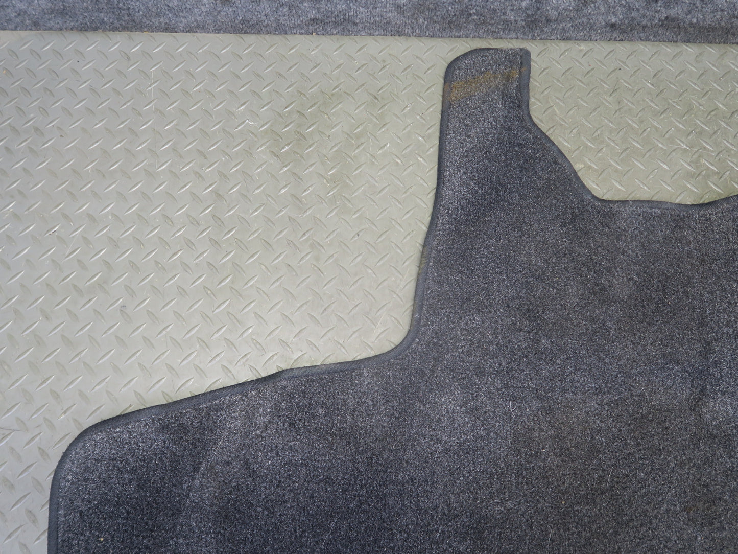 01-05 Lexus JCE10L IS300 Sedan Rear Trunk Floor MAT Carpet Cover OEM