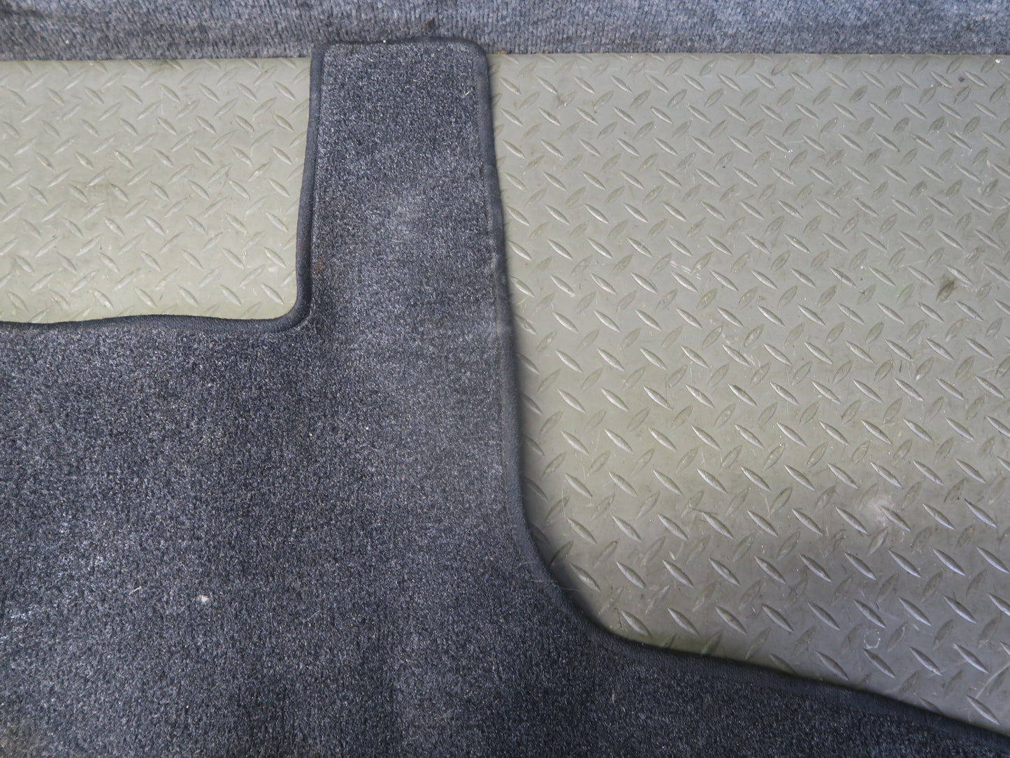 01-05 Lexus JCE10L IS300 Sedan Rear Trunk Floor MAT Carpet Cover OEM