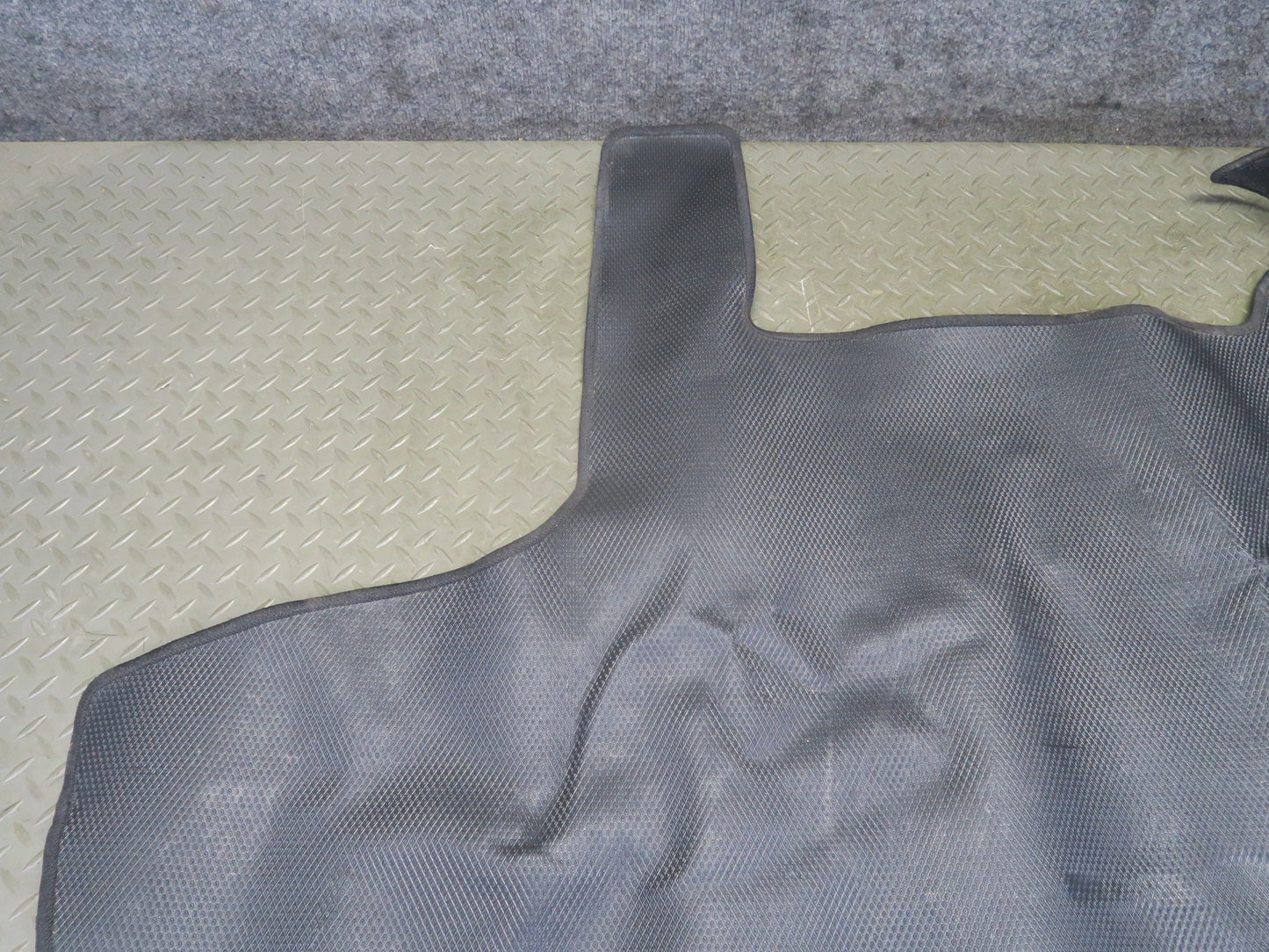 01-05 Lexus JCE10L IS300 Sedan Rear Trunk Floor MAT Carpet Cover OEM