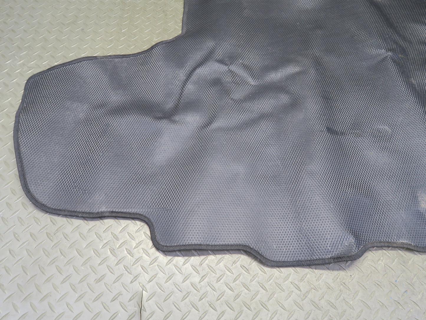 01-05 Lexus JCE10L IS300 Sedan Rear Trunk Floor MAT Carpet Cover OEM