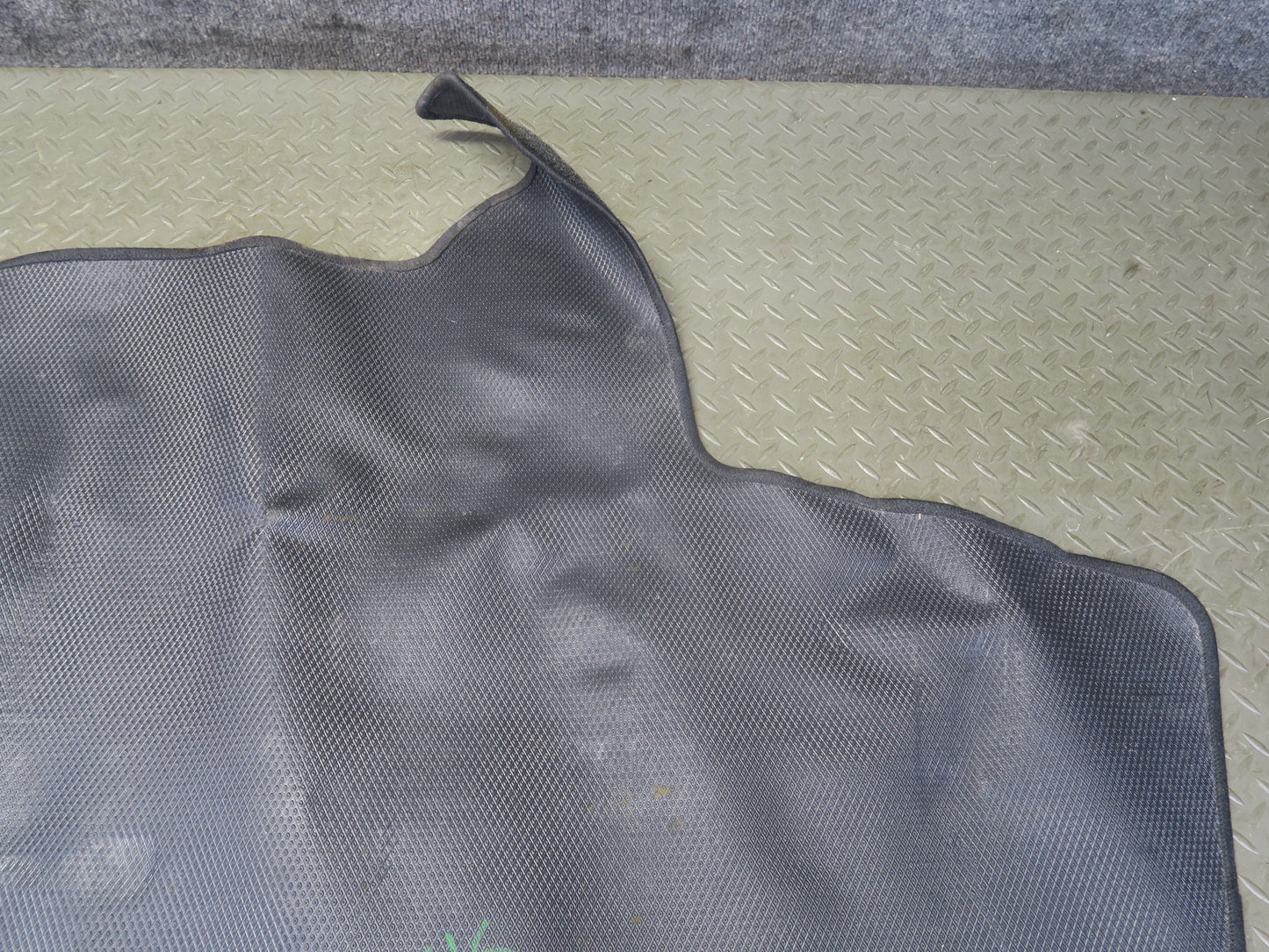 01-05 Lexus JCE10L IS300 Sedan Rear Trunk Floor MAT Carpet Cover OEM