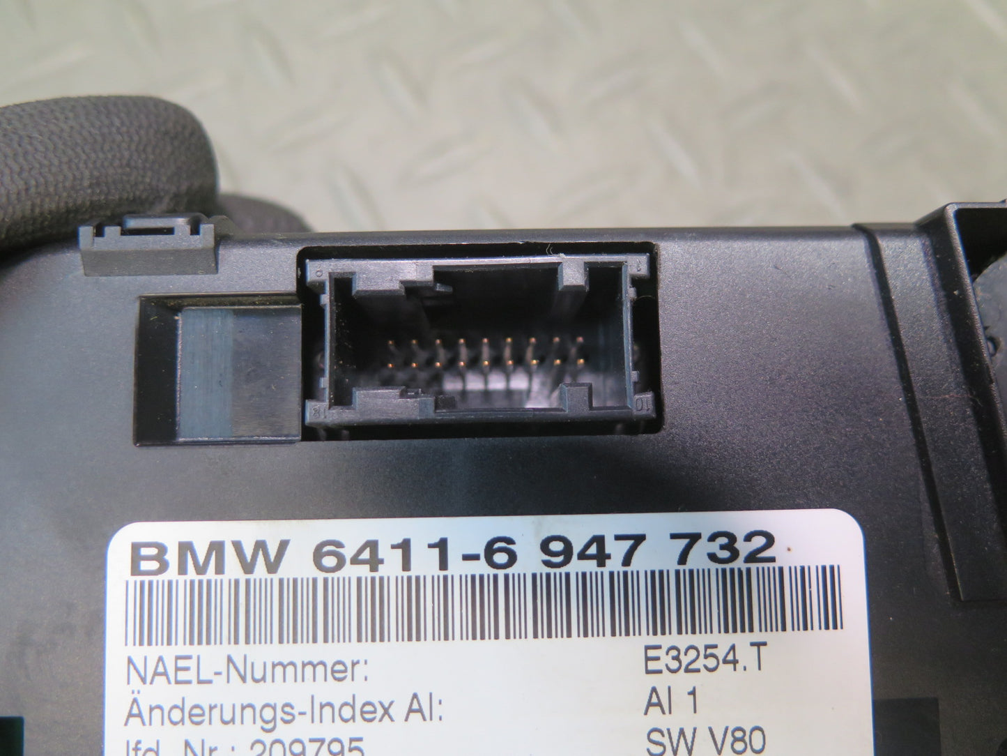 03-05 BMW E85 Z4 A/C Heater Climate Control Switch Panel 6947732 OEM